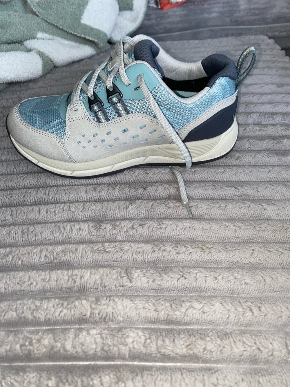 L.L BEAN LIGHT BLUE/GRAY  Athletic Sneaker 6.5